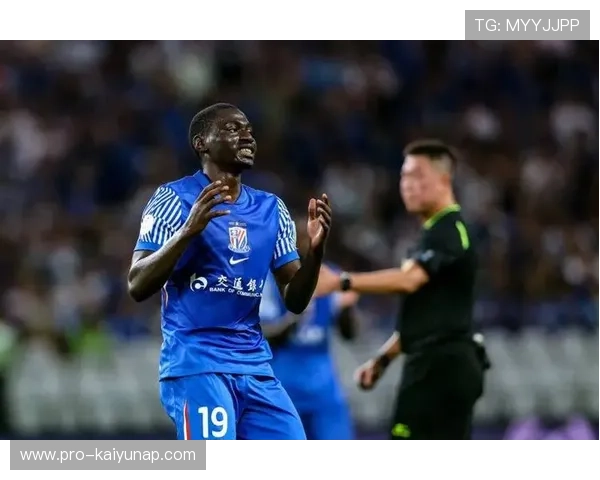 上海申花边锋拉唐精彩突破，制造点球机会，助力球队制胜