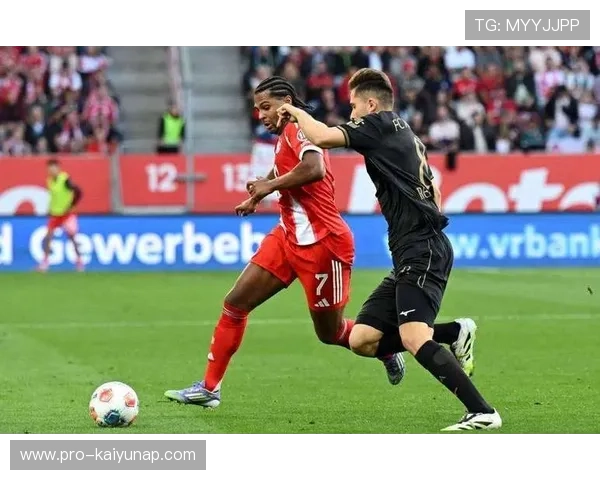 凯恩禁区外抽射擦网入网获赞——用脚写传奇，凯恩的再度惊艳